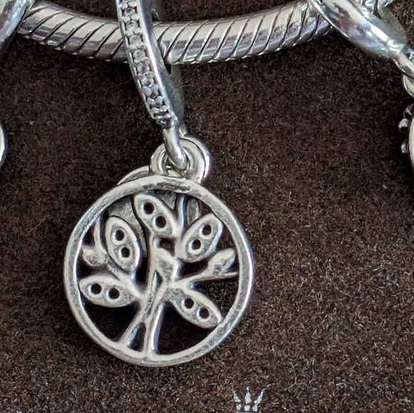 Pandora Family tree dangle charm with Family script - Picture 4 of 7